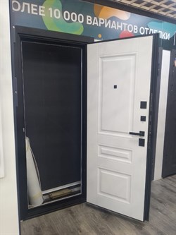 Взломостойкая входная дверь Титан с Двухцвеным коробом 2516 - фото 9376